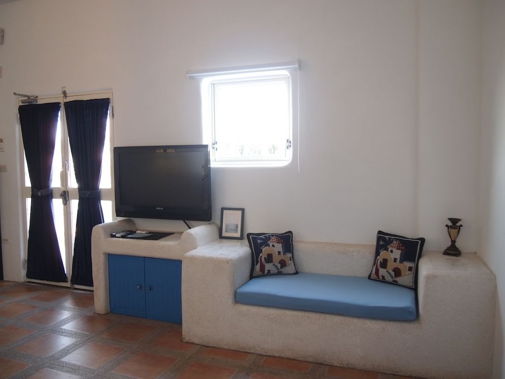 Greek frontier villa 43/49