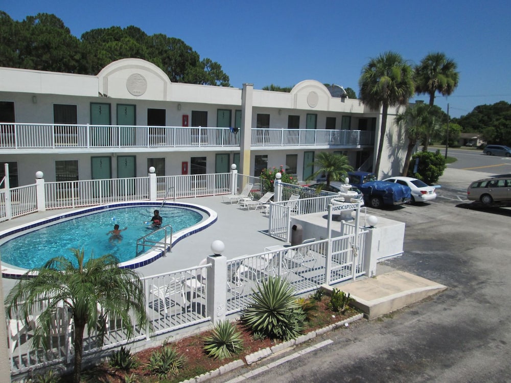 Budget Inn Cocoa 4/45