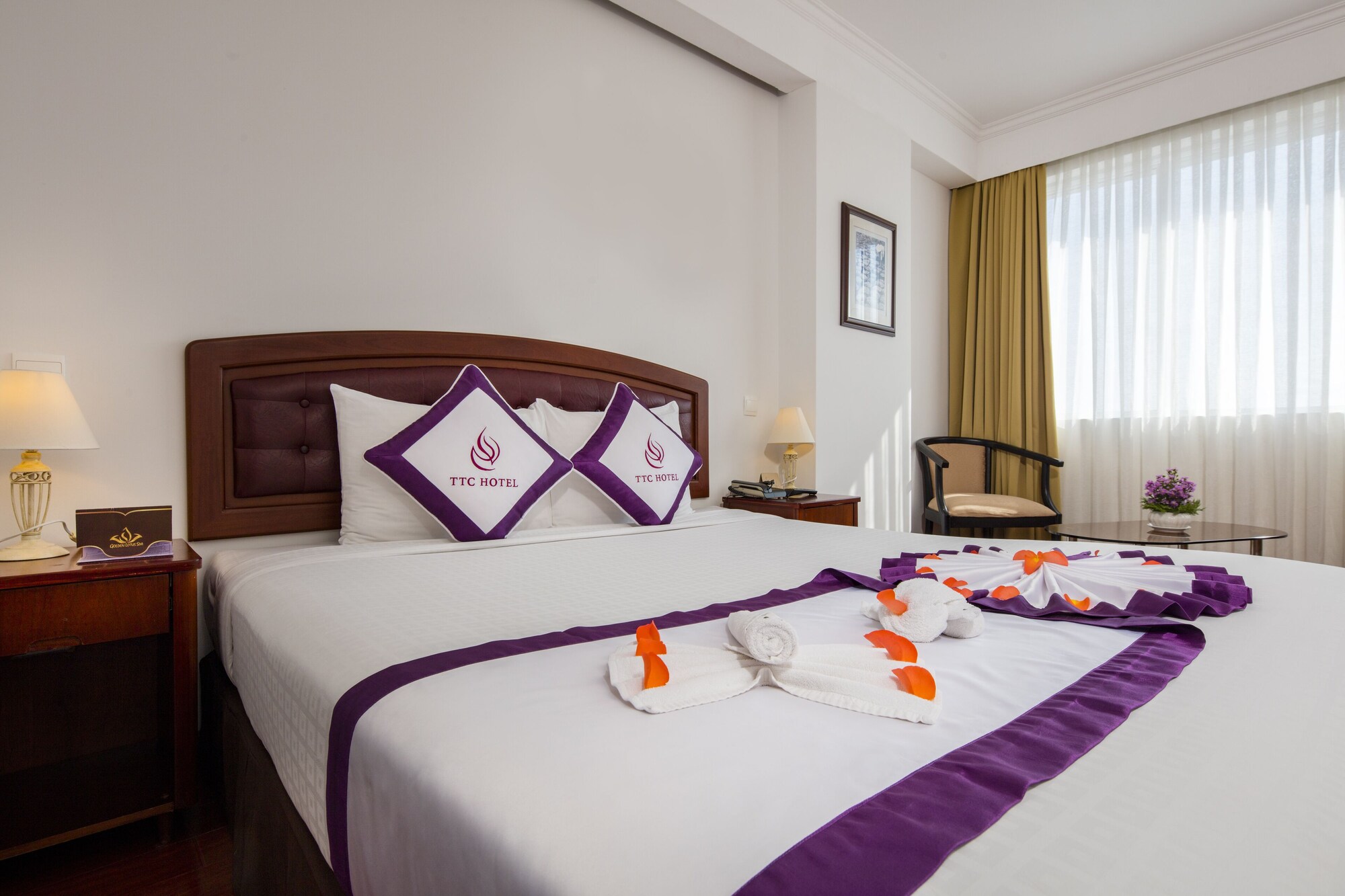 SUPERIOR, KING BED, CITY VIEW