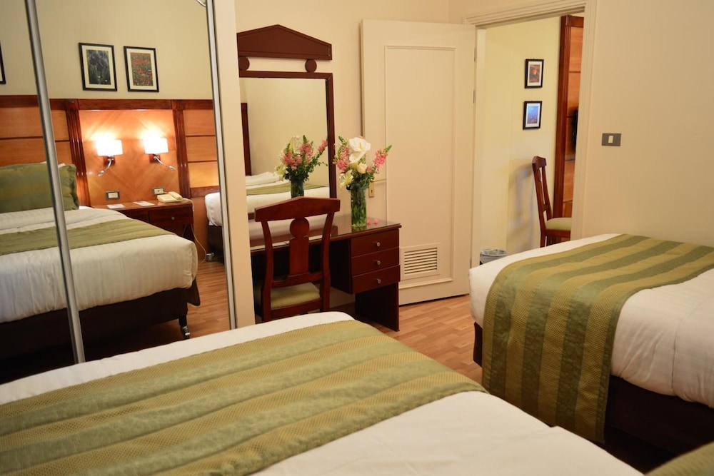 Comfort Hotel Suites 13/48