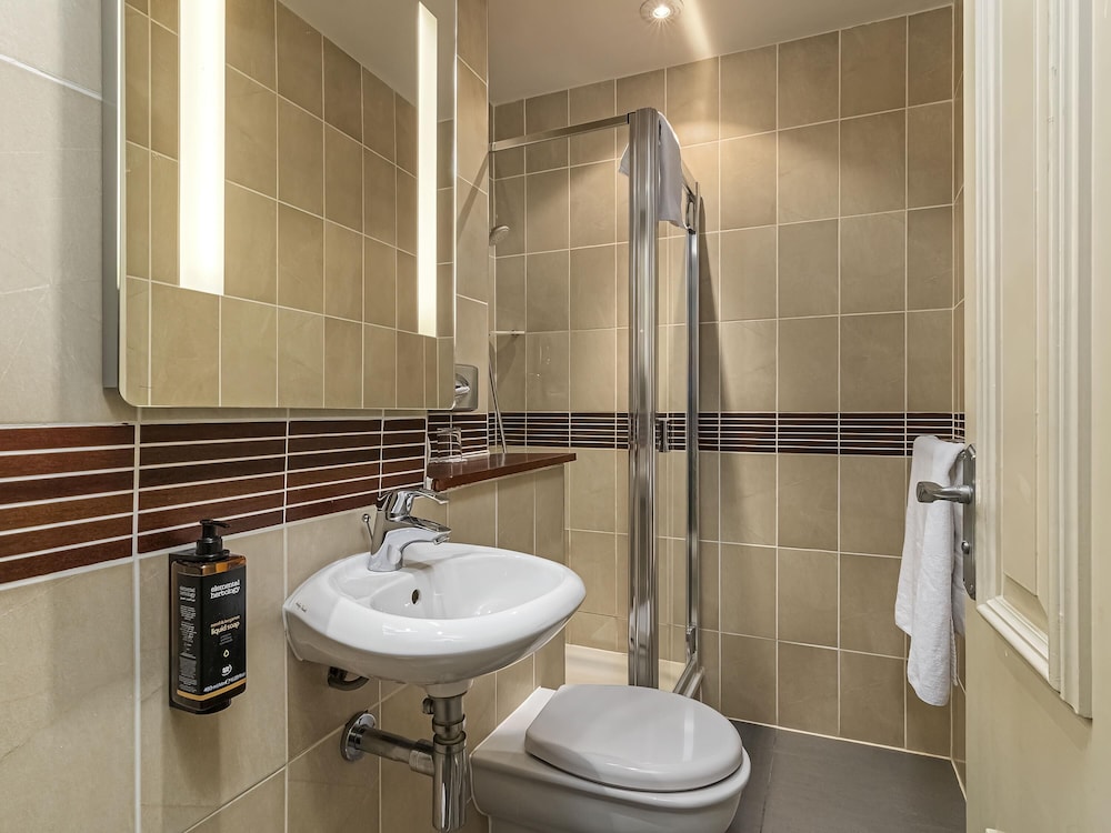 Mercure Salisbury White Hart Hotel 70/71