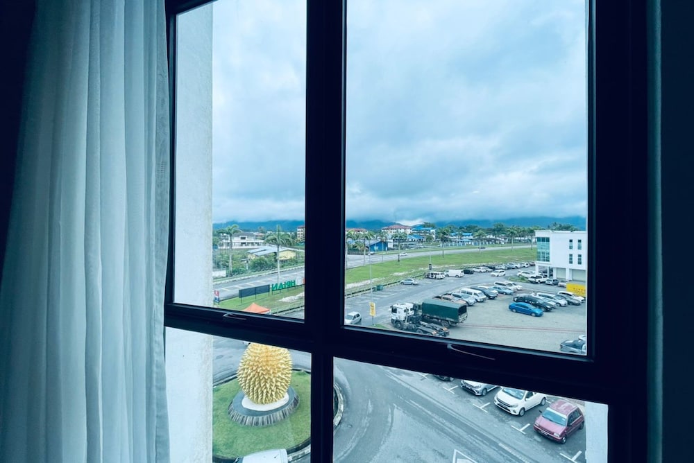Roxy Hotel Serian 39/40