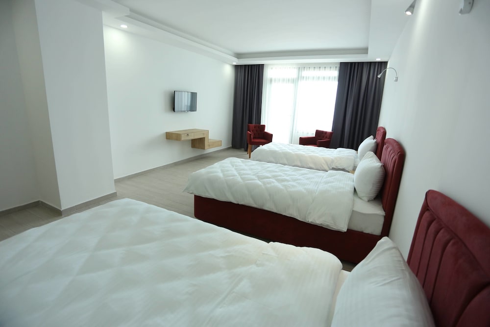 Rota 17 Hotels 7/16
