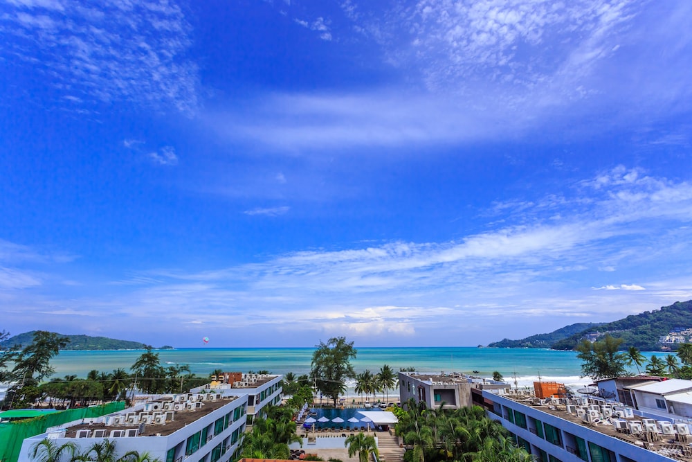 7q Patong Beach Hotel 43/49