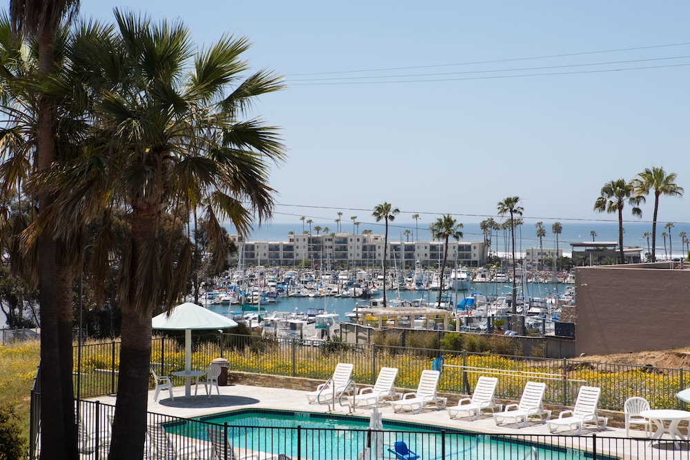 Days Inn by Wyndham Oceanside 9/40