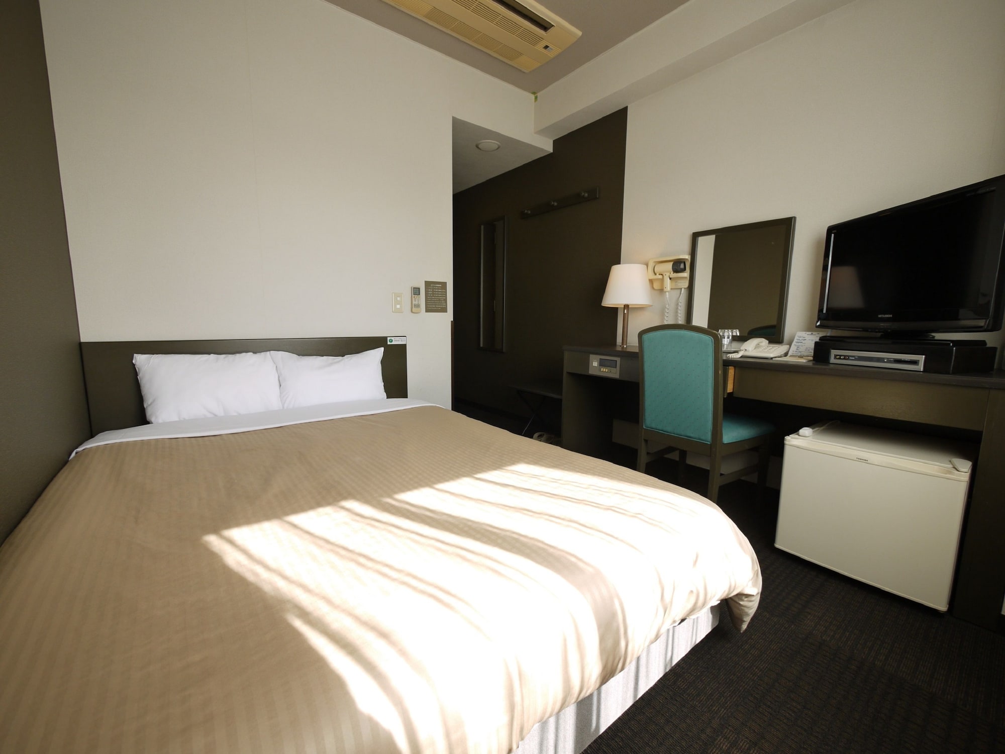 ROOM, DOUBLE BED, SMOKING