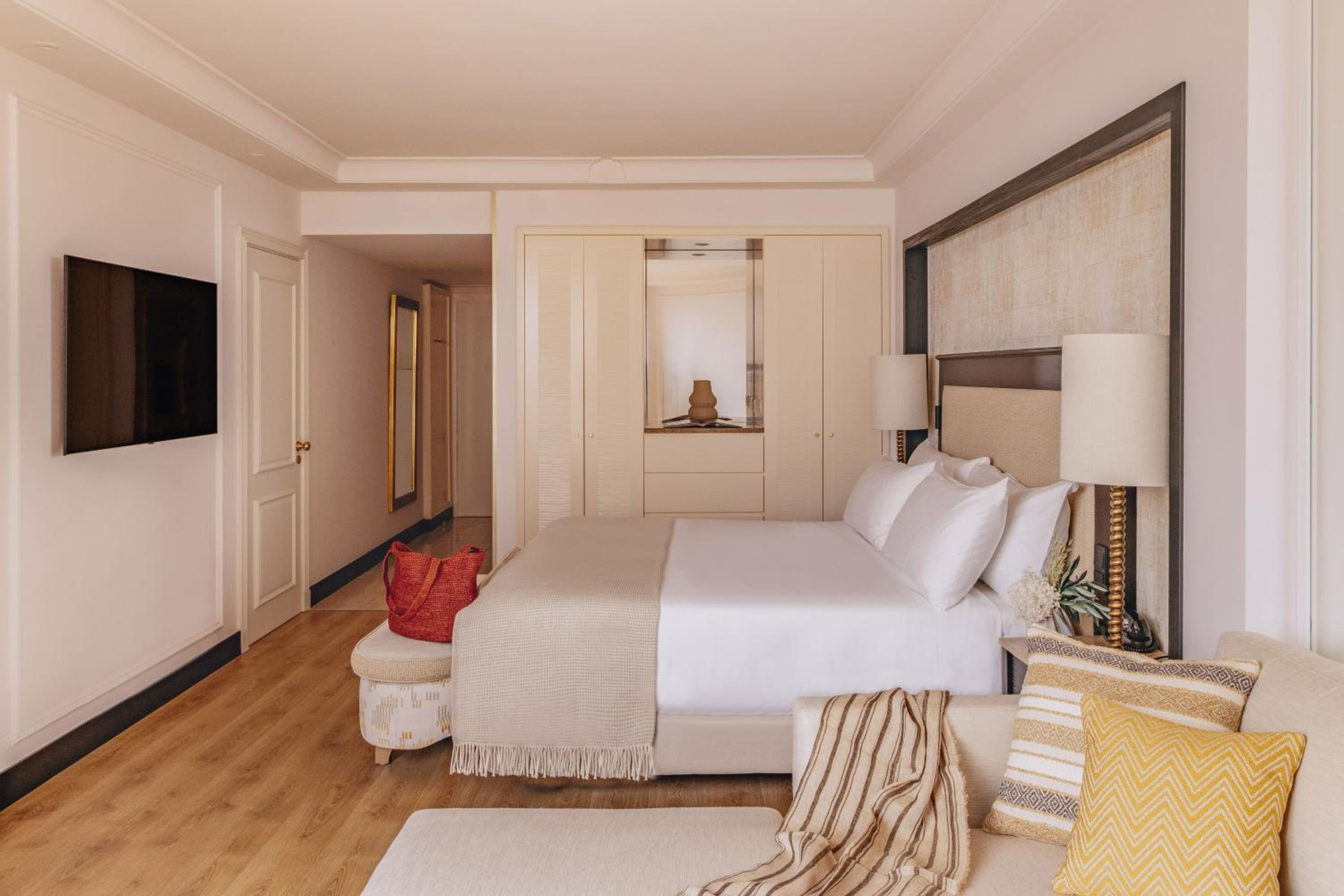 Deluxe, Side Sea View