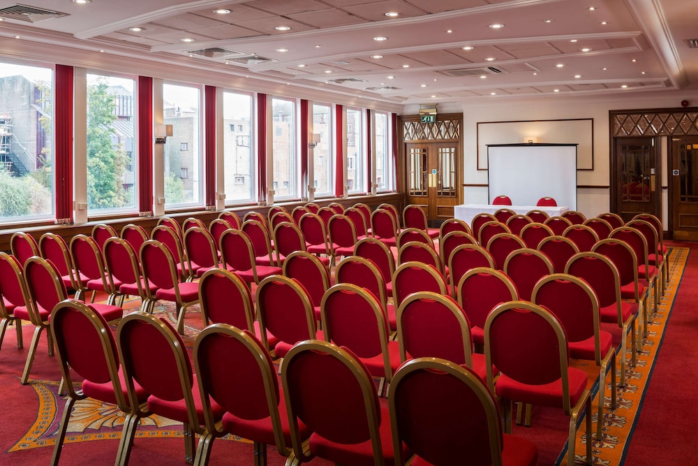 Radisson Hotel York 66/76