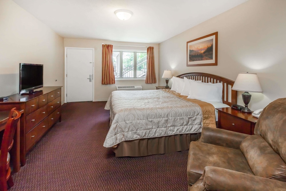Howard Johnson by Wyndham Traverse City 21/47