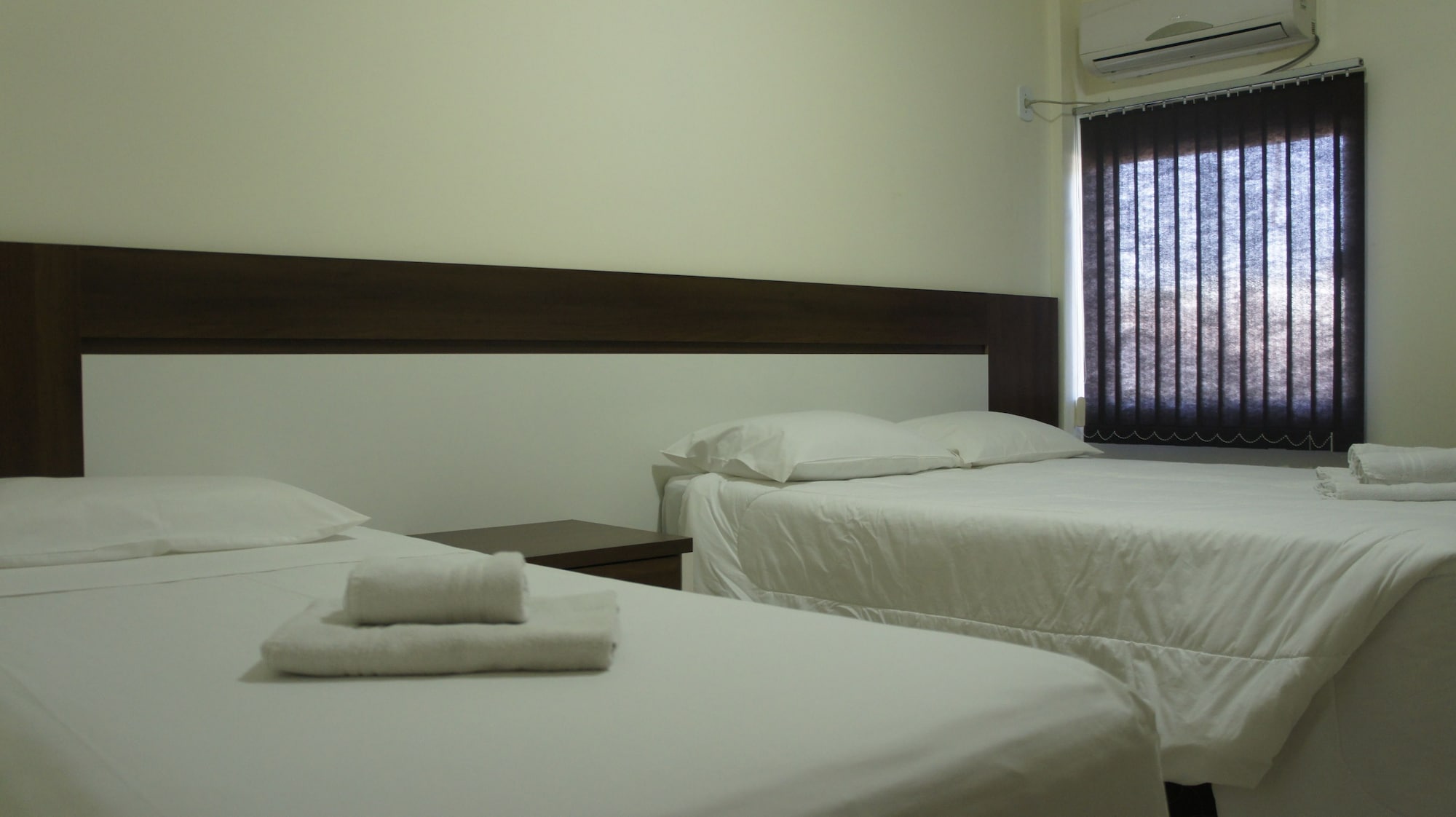 ROOM, SINGLE