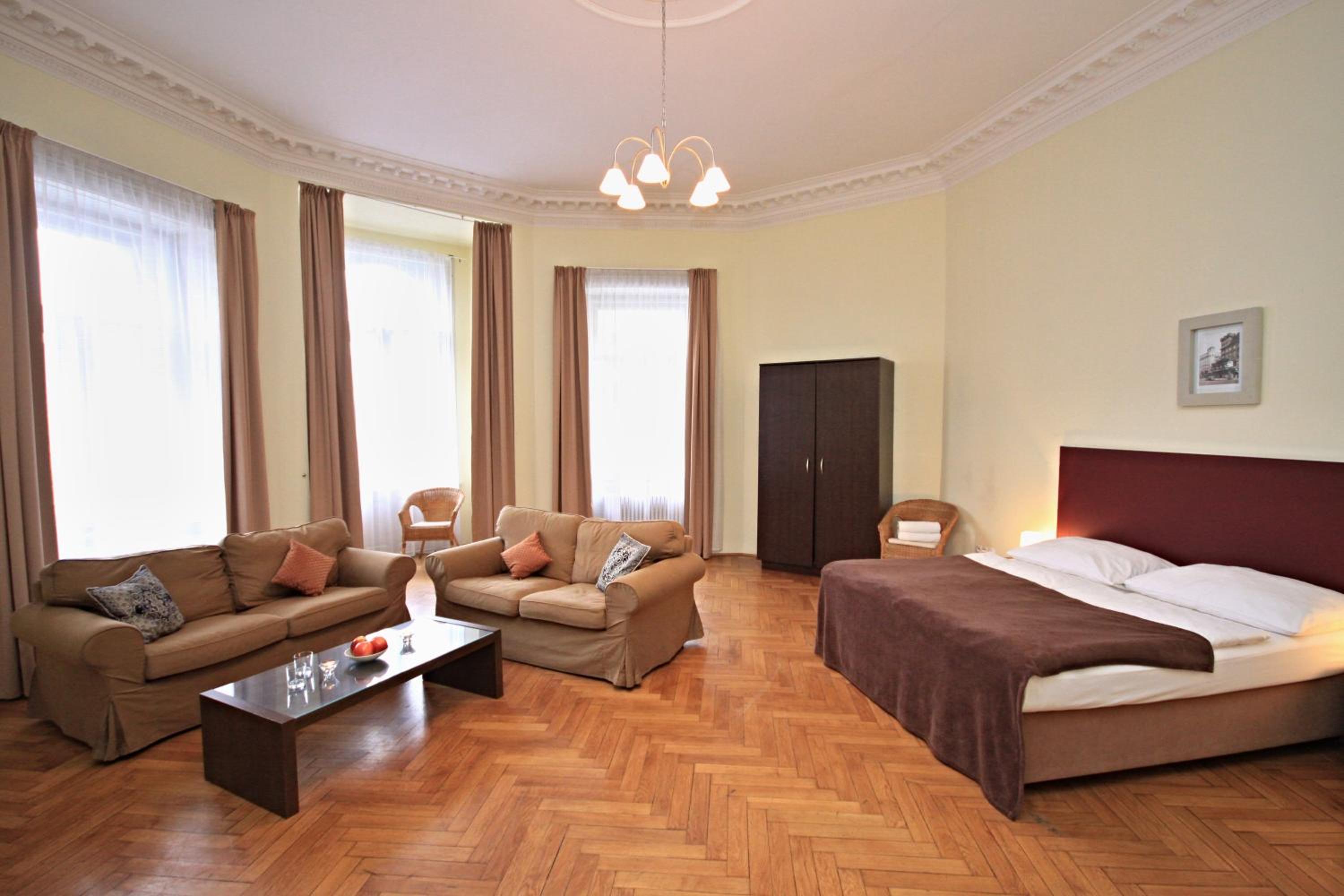 Riverview Palace Apartments 17/54