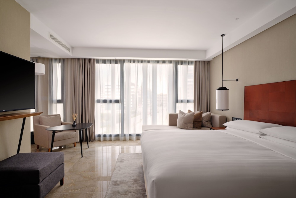 Deluxe, King Bed
