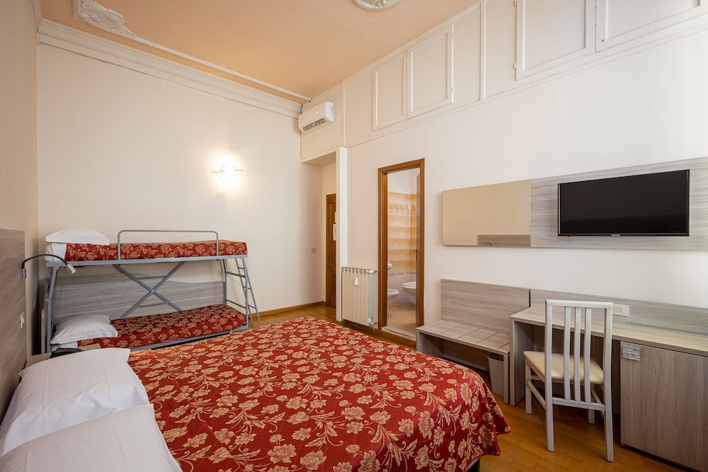LILIUM HOTEL 8/65
