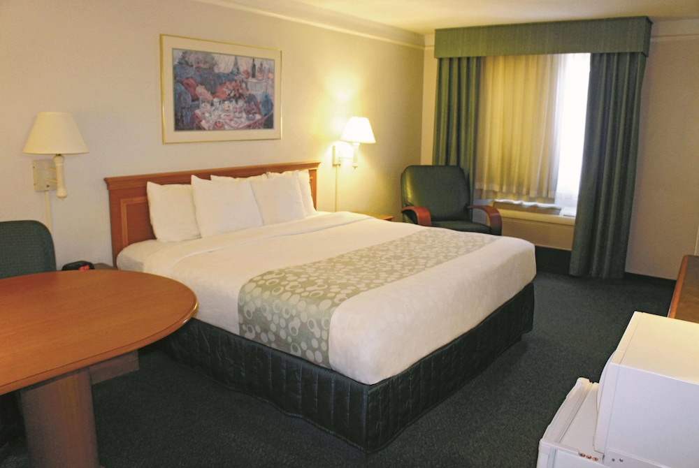 La Quinta Inn Kansas City Lenexa 16/50