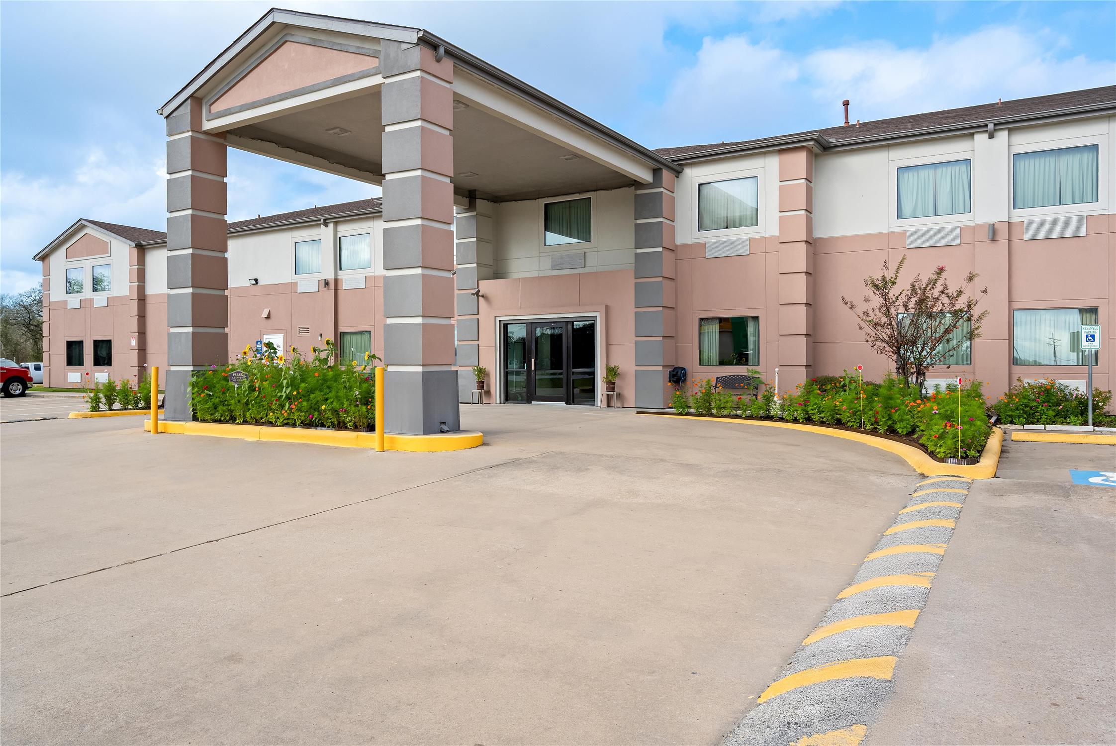 Americas Best Value Inn Somerville, TX 45/52