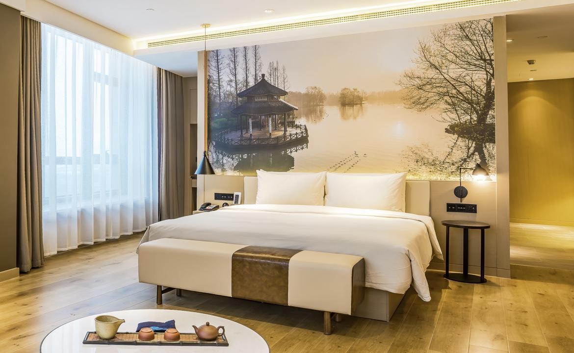 King Bed, Queen Bed