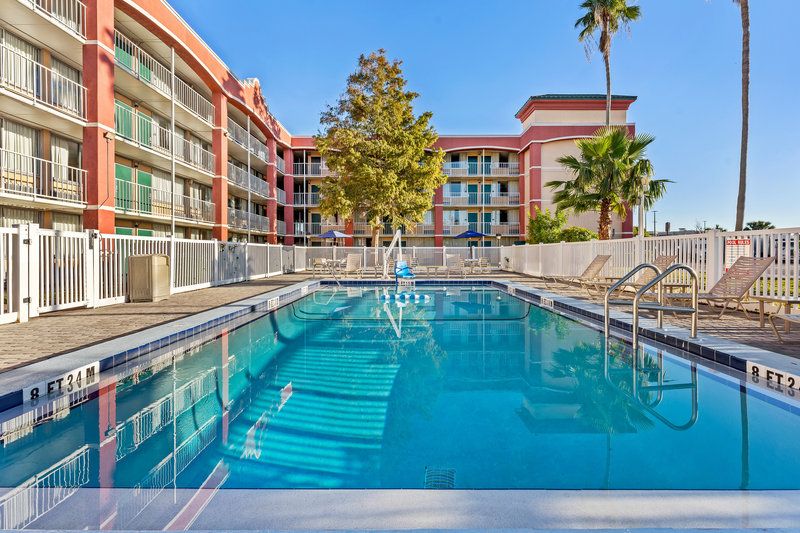 Baymont by Wyndham Orlando North Millenia photo3