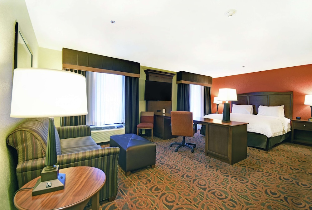 Hampton Inn and Suites Milwaukee Franklin 25/44