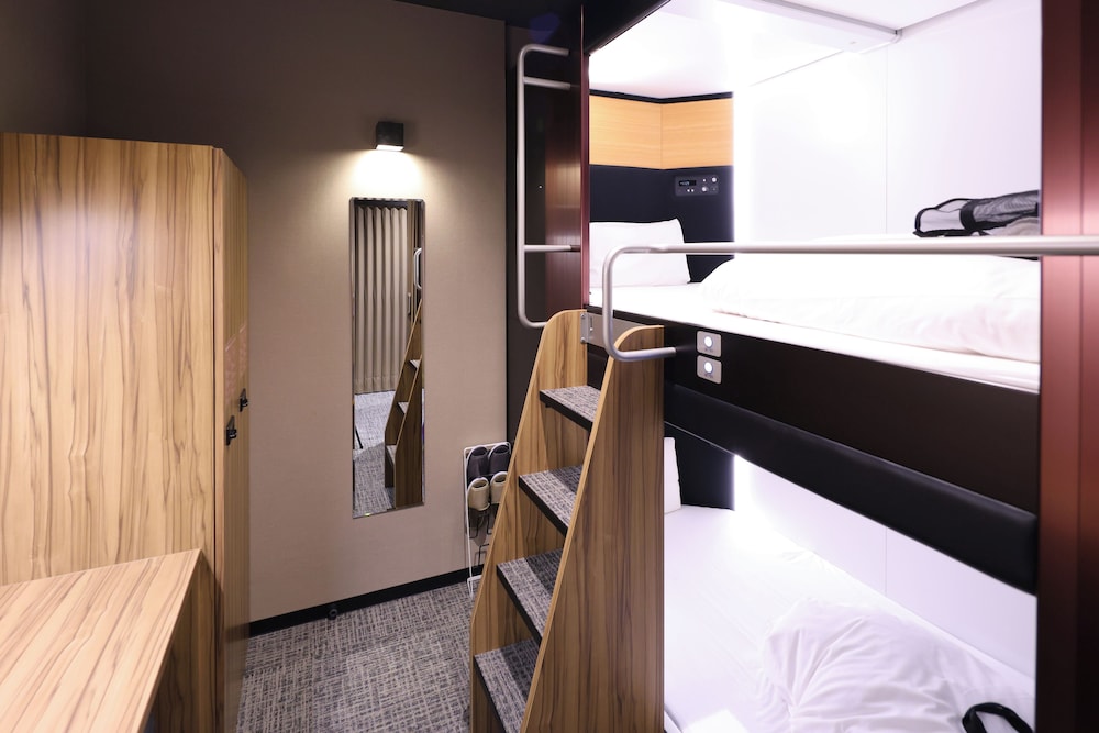 Female Only, Cabin, Twin Beds
