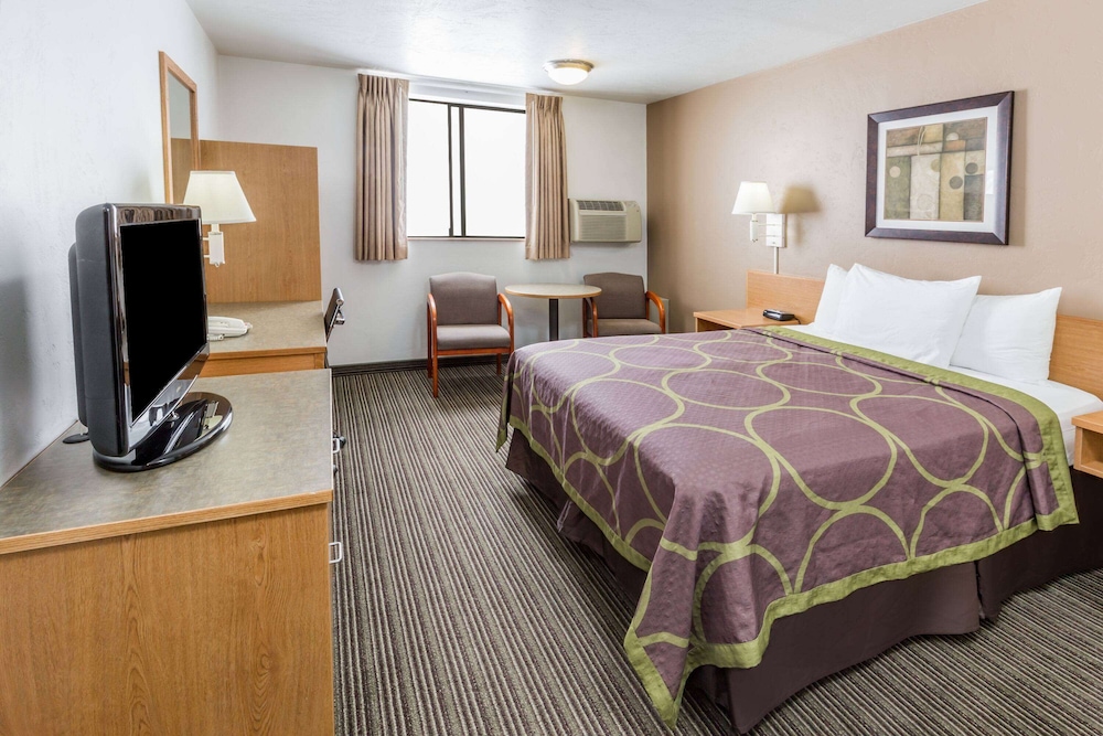 Super 8 By Wyndham Bend OR 9/50