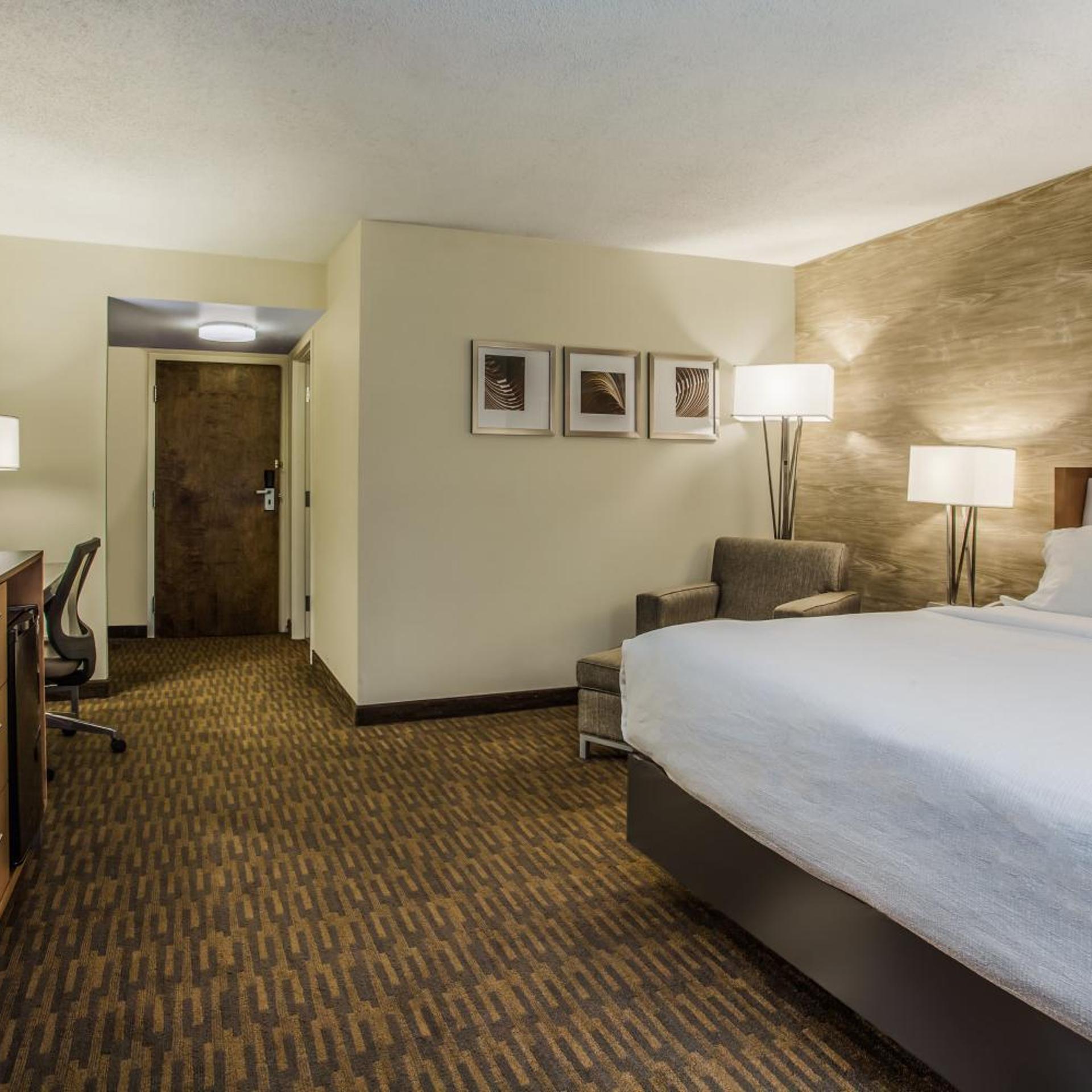 Suite, King Bed, Hot Tub, Holiday Inn Saratoga Springs 4/9