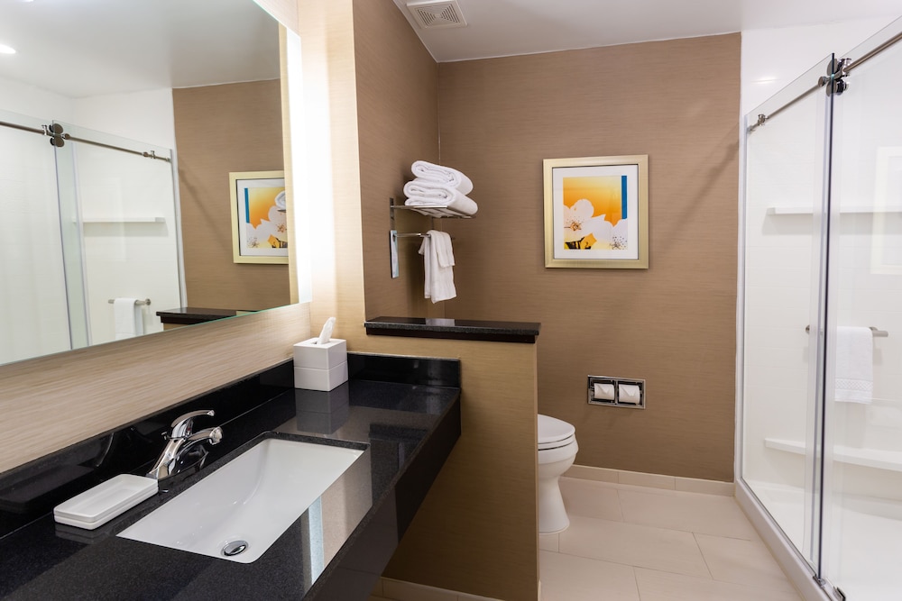Fairfield Inn And Suites By Marriott Bay City 8/28