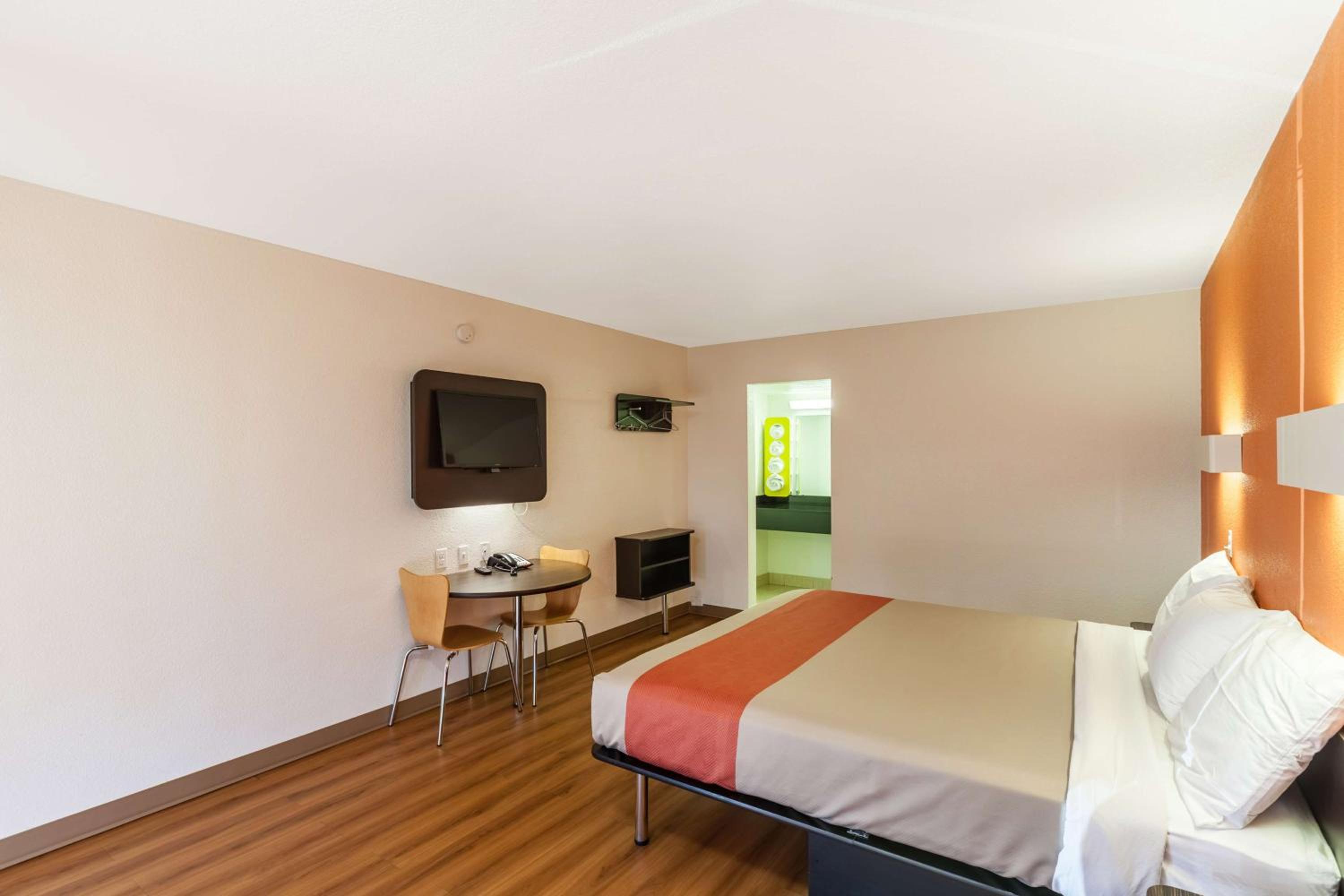 ROOM, DOUBLE BED, SMOKING, ACCESSIBLE