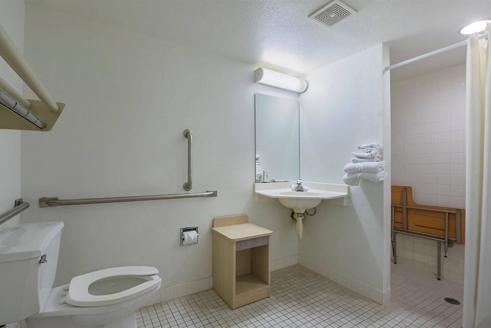 Motel6 Rochester, MN 54/57