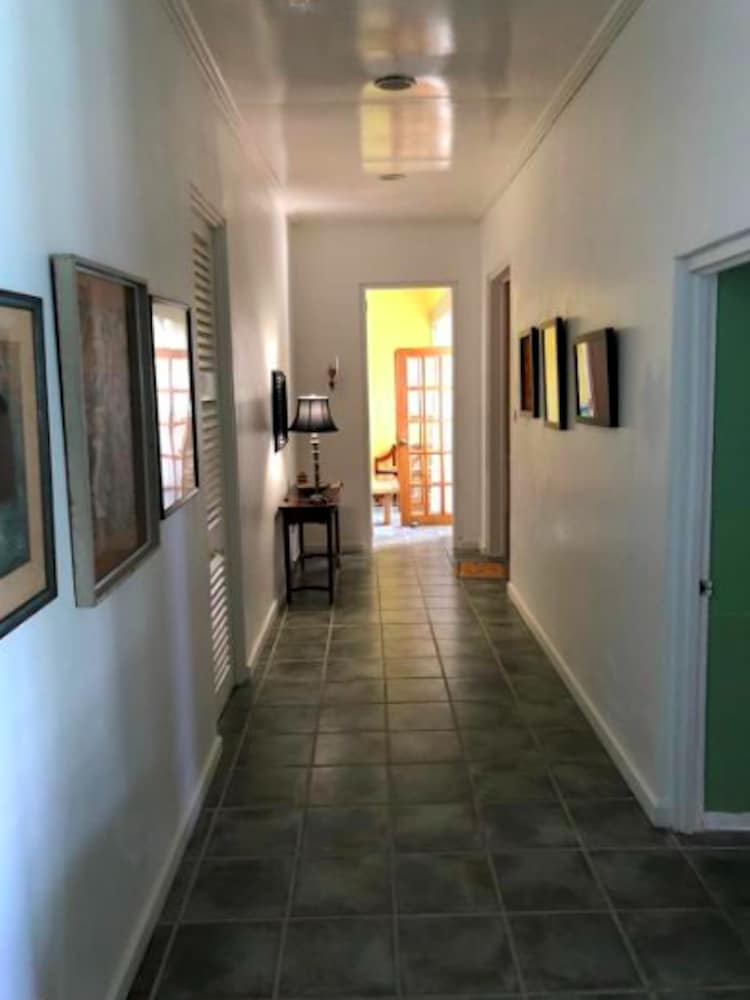 Bequia Beachfront Villa Hotel 58/83