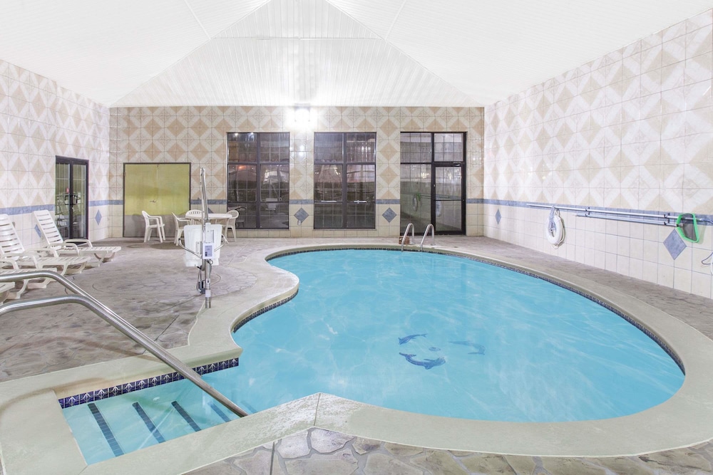 swimming pool spa