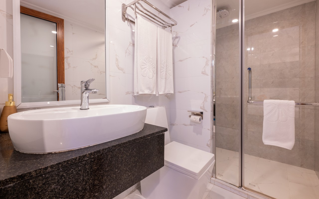 Standard Room (No Window and Balcony)-Transfer Included، Kaani Palm Beach 5/6