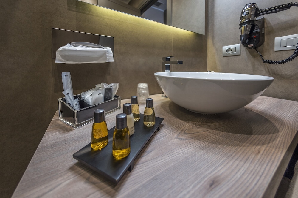 Lifestyle Hotel Matilde Naples 46/50