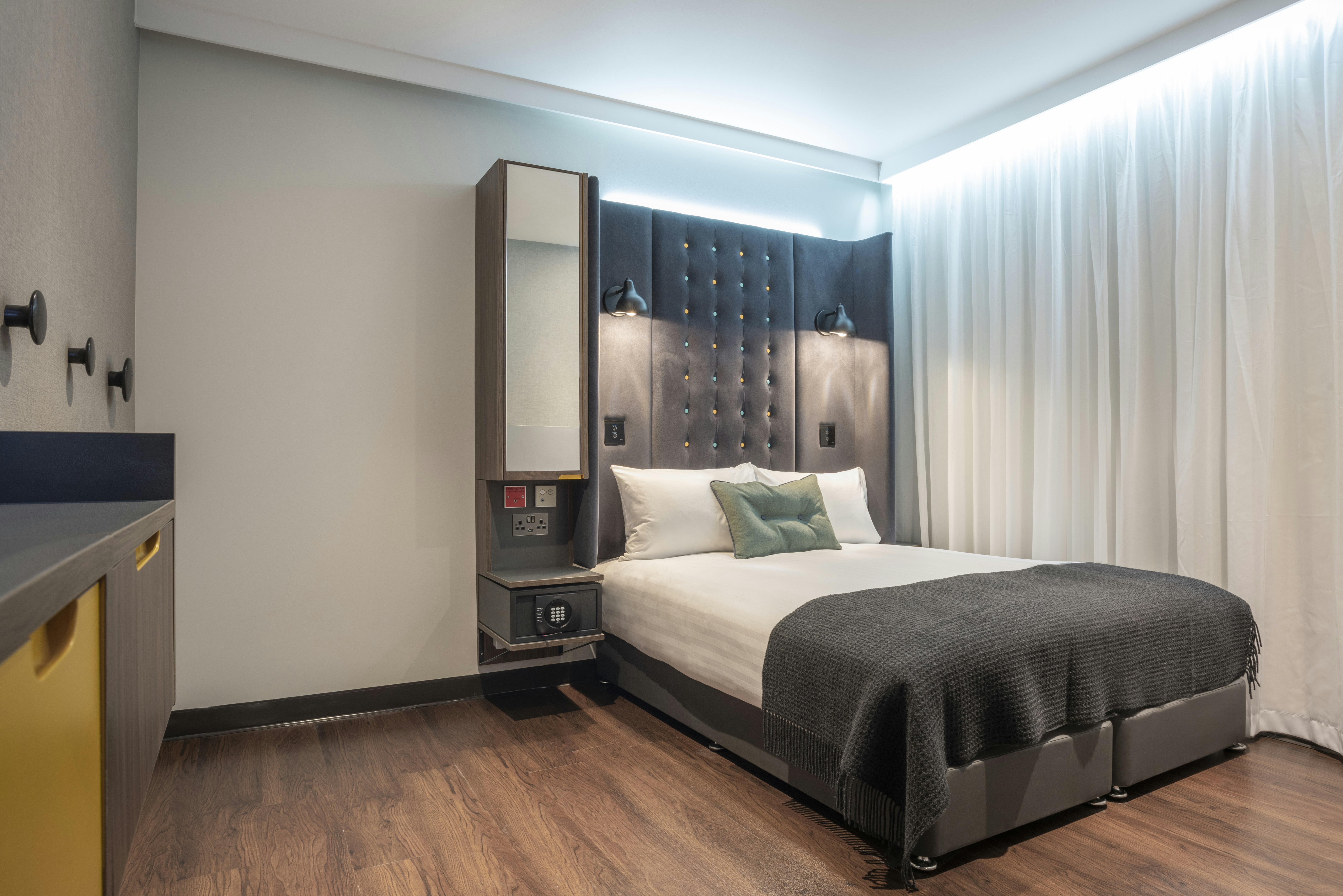 ROOM, DOUBLE BED, NO WINDOW, ACCESSIBLE