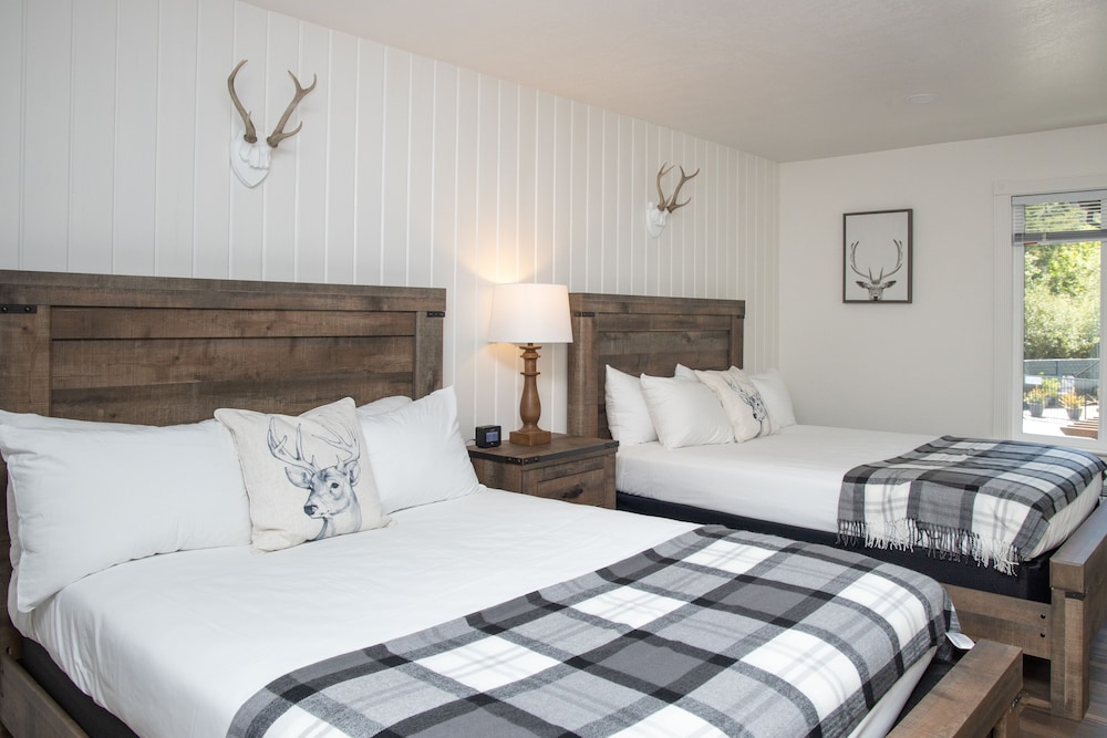 The Occidental Lodge 17/55