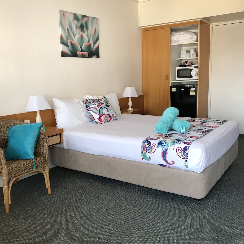 TROPICAL GATEWAY MOTOR INN 11/62