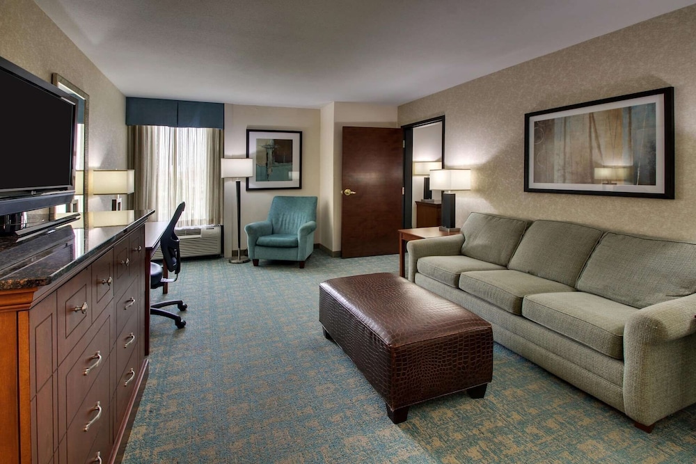Sonesta Essential Houston Hobby Airport 30/49