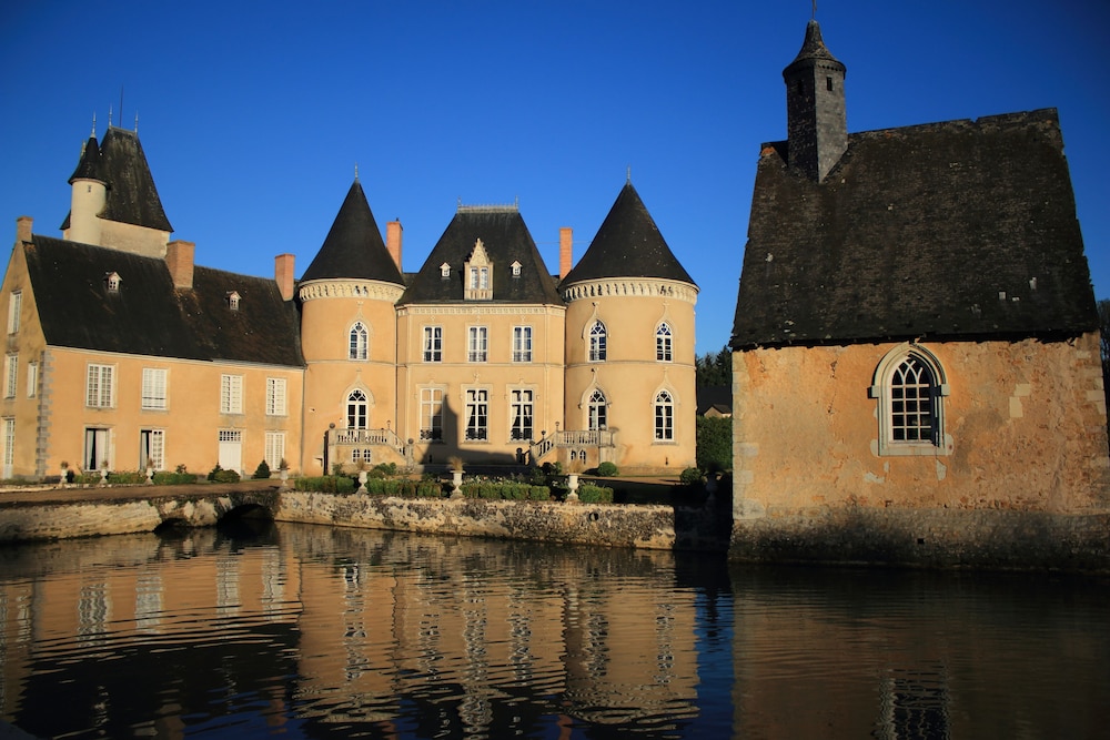 Chateau De Vauloge 21/30