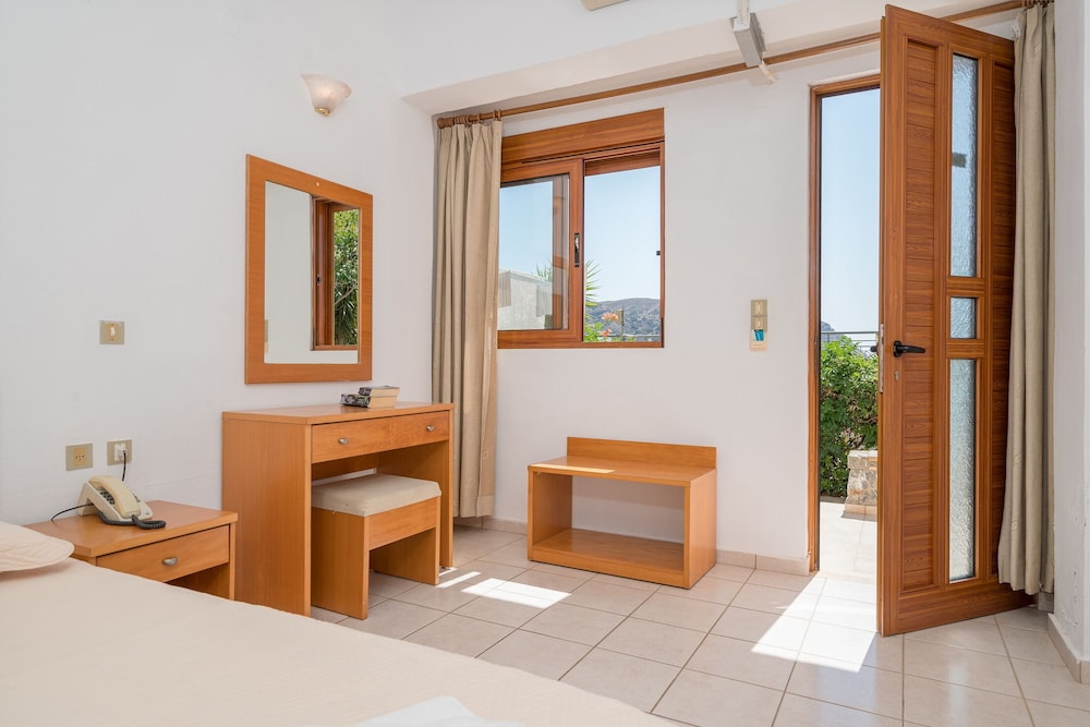 Adonis Hotel 26/52