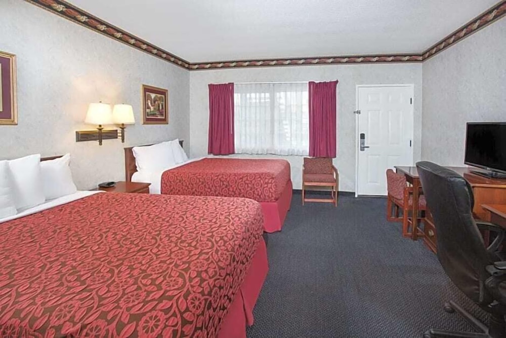 Sunset Inn Costa Mesa 9/17