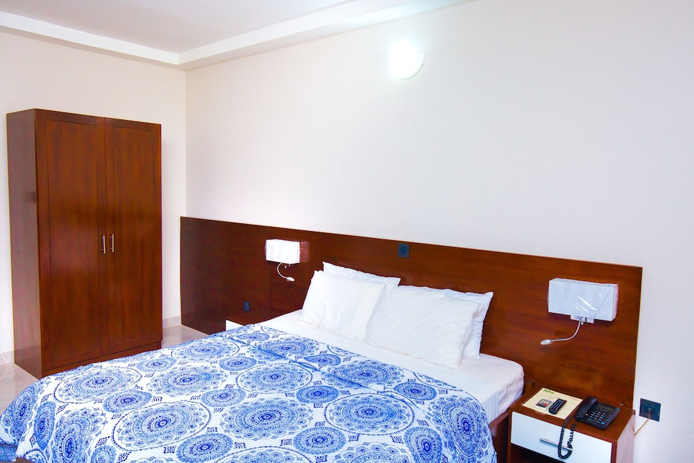 DELUXE, QUEEN BED