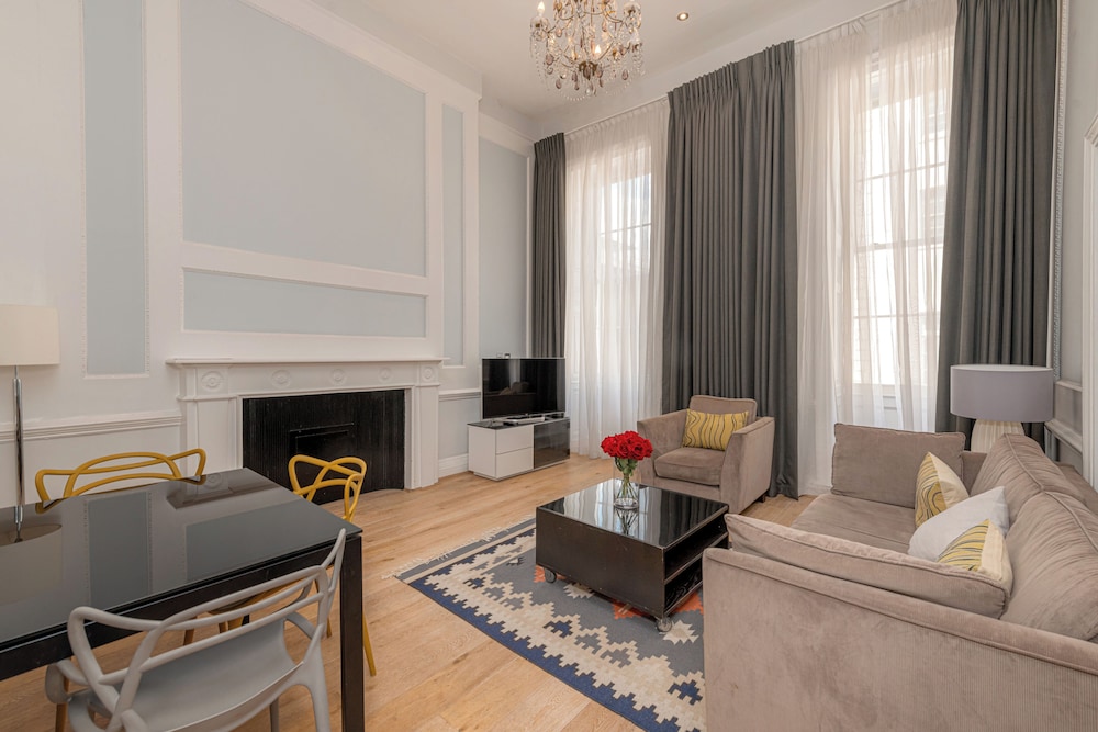 17 Hertford Street 23/42