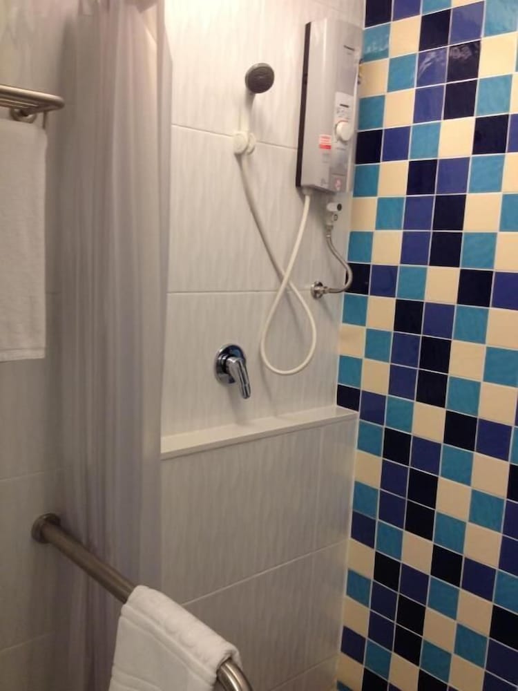 Grand Tower Inn Sathorn 47/49