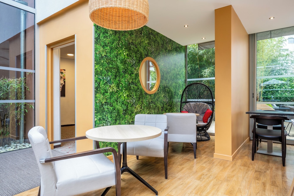Ibis Paris Meudon Velizy 51/72
