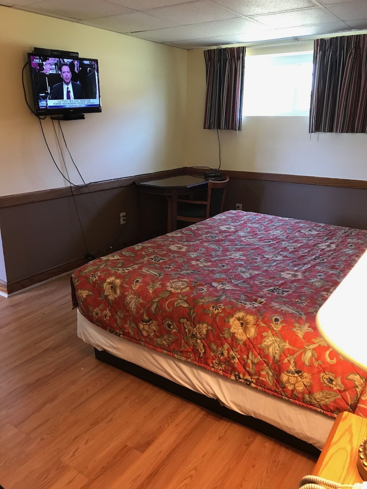 Royal Inn Motel 23/26