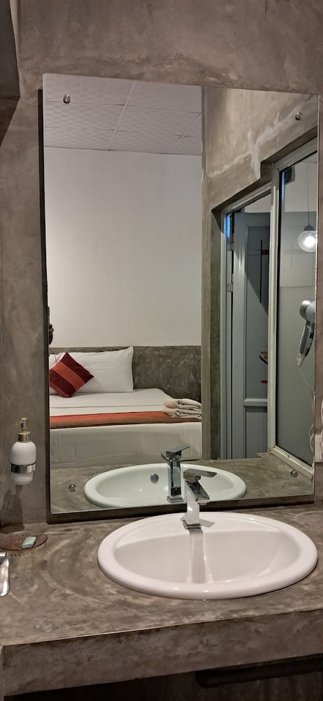 Kutumbaya Resort 40/50