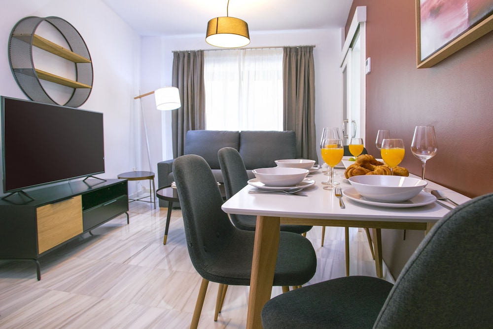 Malaga Rivas 34 Suites Homes 33/48