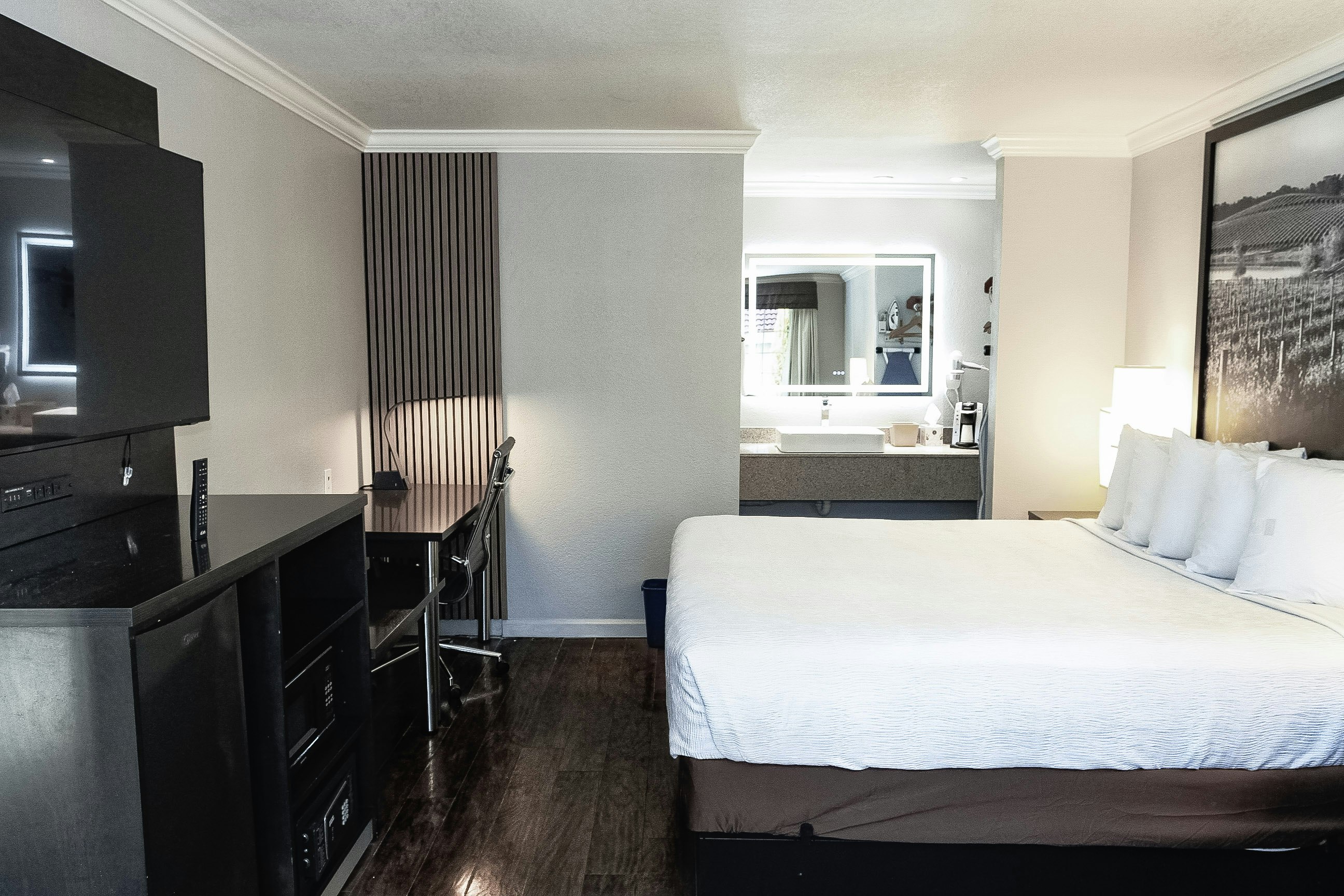 Super 8 By Wyndham Ukiah 4/22