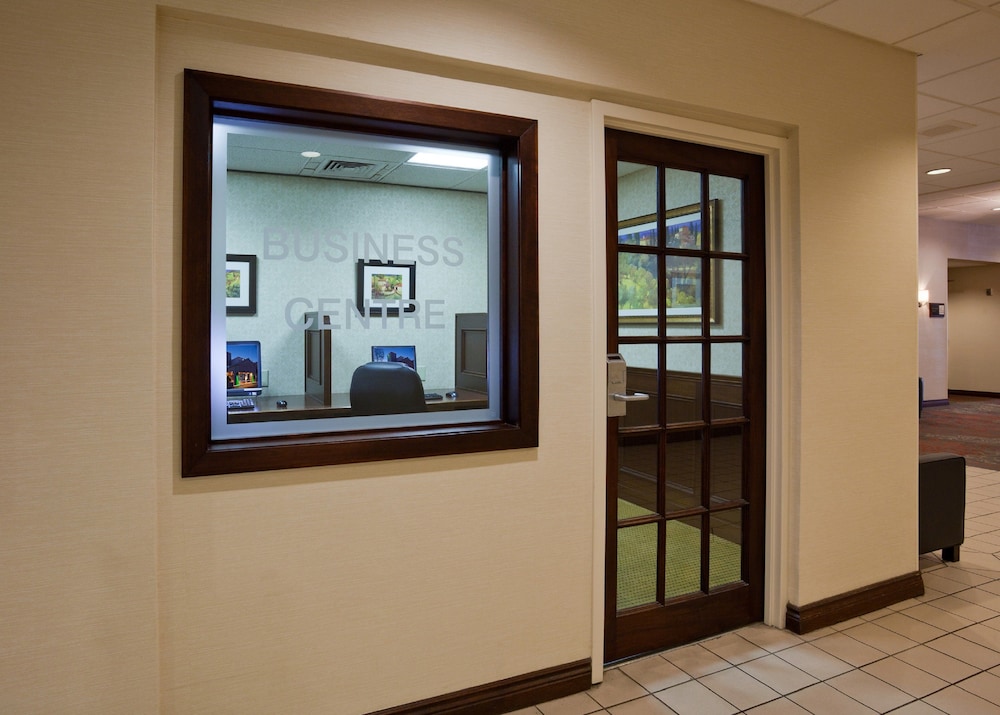 Holiday Inn Burlington Hotel And Conference Centre 25/76