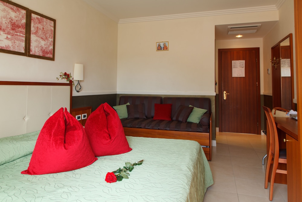 Hotel Rosa 8/82