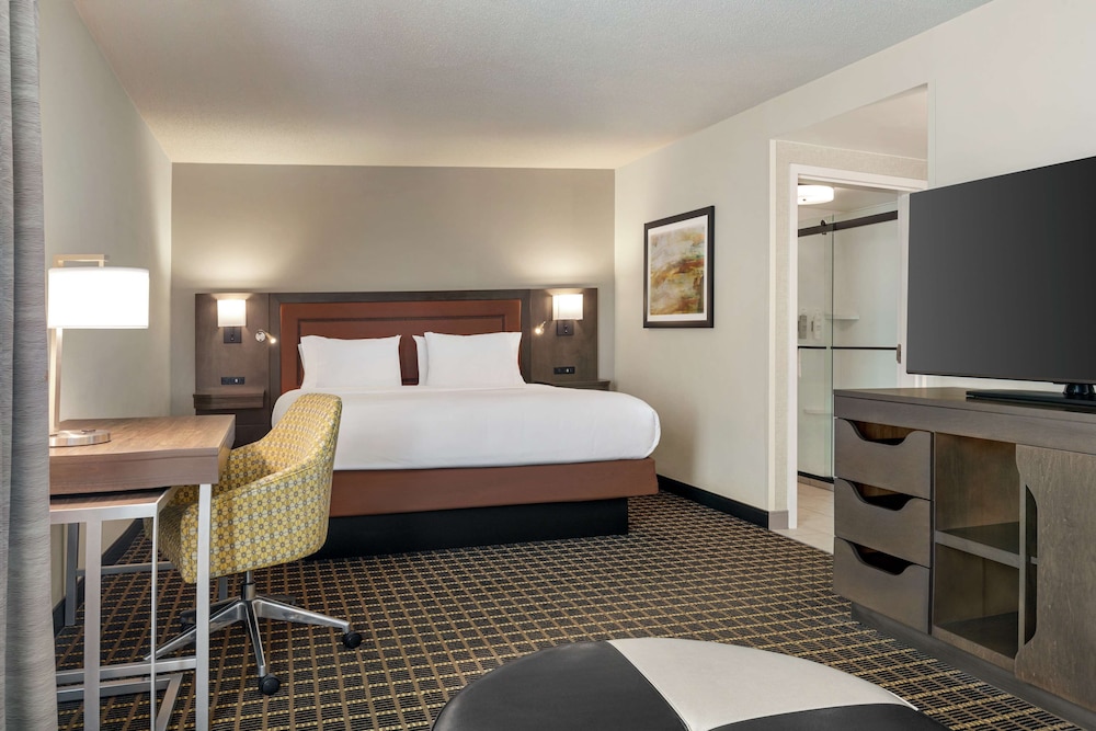 Hampton Inn & Suites Greenville Downtown RiverPlace 20/52